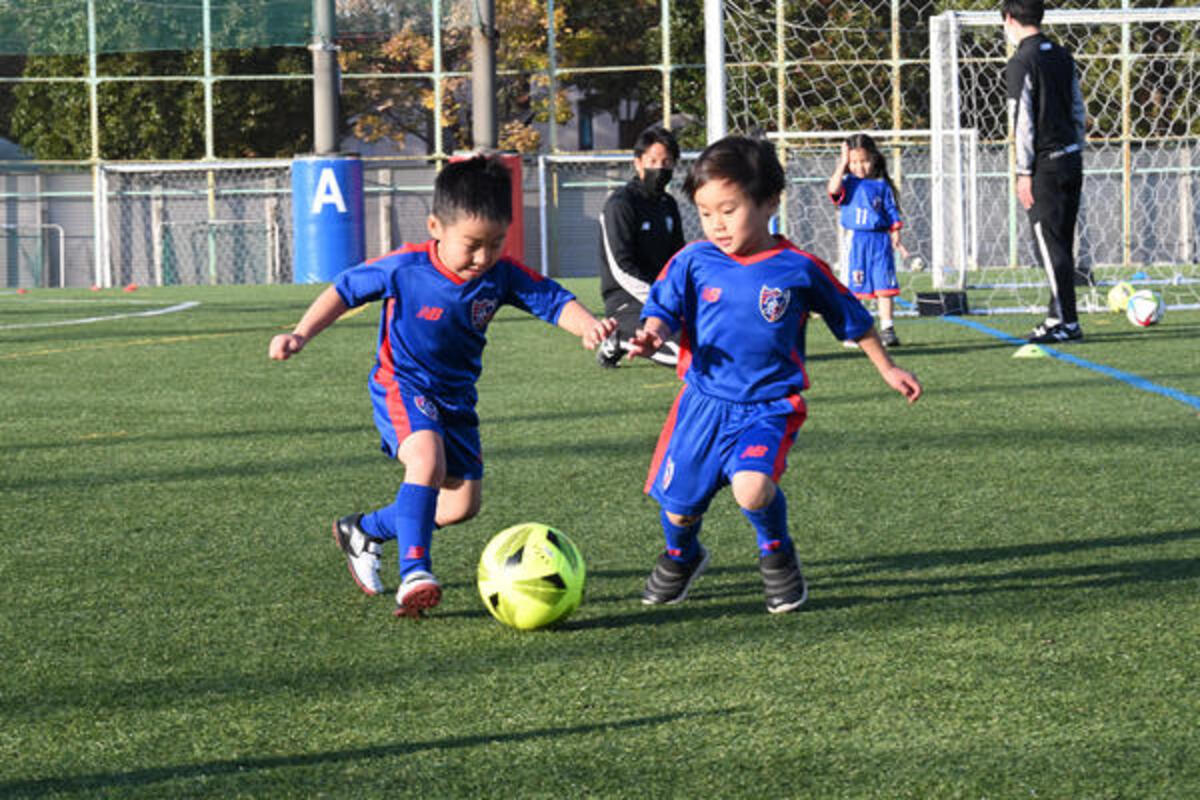 選抜コース を新設した Fc東京サッカースクール 彼らが大切にする 青赤キッズの心得 とは 22年4月15日 ウーマンエキサイト 1 3