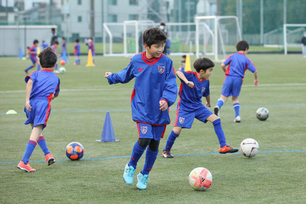 サカイクとFC東京がコラボキャンプ開催。サッカーの上達に不可欠な「ライフスキル」を高めよう！