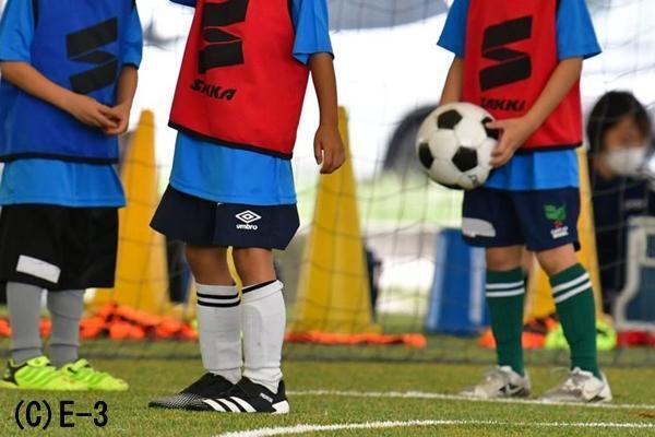 練習中なのに砂遊びに行ってしまう。トレーニングに集中できない未就学児を一緒にサッカーさせるにはどうしたらいい？