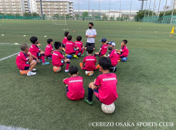 課題に気づかせ、考える力を育てることで「プレーの流れを読む力」が身につく理由