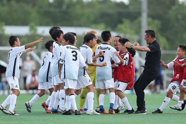 播戸竜二さんが監督を務めた選抜チームが大会史上初ベスト8！　最終日に進む4強も決定
