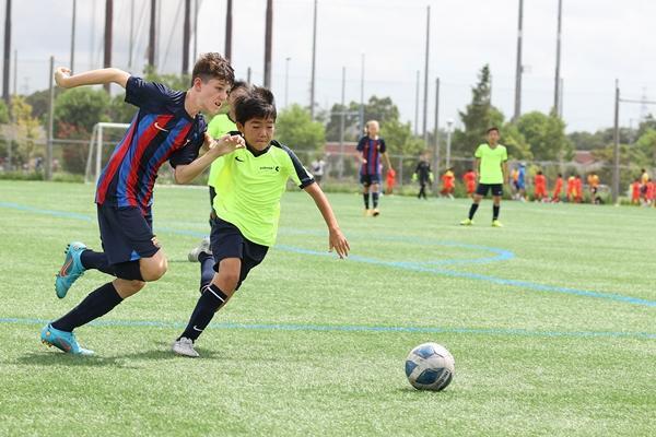 「1対1では勝てても、2人以上の連動となると......」　エコノメソッド選抜がバルサとの戦いで感じた、日本代表と同じ課題