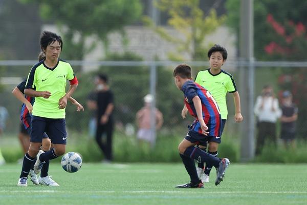 「1対1では勝てても、2人以上の連動となると......」　エコノメソッド選抜がバルサとの戦いで感じた、日本代表と同じ課題