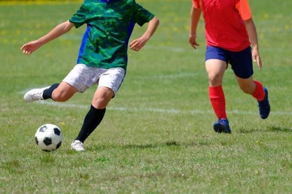 ボールを持てるのは数人、他はパスも上手くできない。レベル差のあるメンバーが楽しく基礎技術を身につけられるメニューを教えて