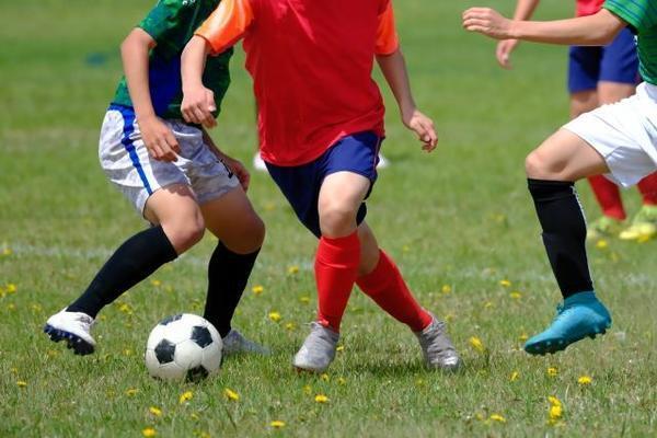 ボールを持てるのは数人、他はパスも上手くできない。レベル差のあるメンバーが楽しく基礎技術を身につけられるメニューを教えて