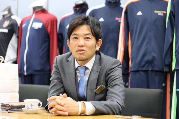 毎年のようにプロサッカー選手を生み出す興國・内野智章監督が「ただ海外を知ればいいわけではない」と語る理由