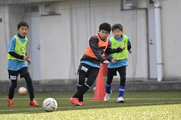 臆せずチャレンジできる雰囲気の中で自己効力感が大幅アップ！　たった３日でサッカーの自信がついた理由