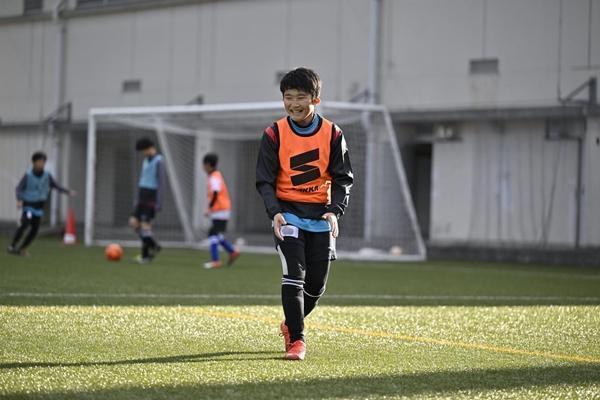 臆せずチャレンジできる雰囲気の中で自己効力感が大幅アップ！　たった３日でサッカーの自信がついた理由