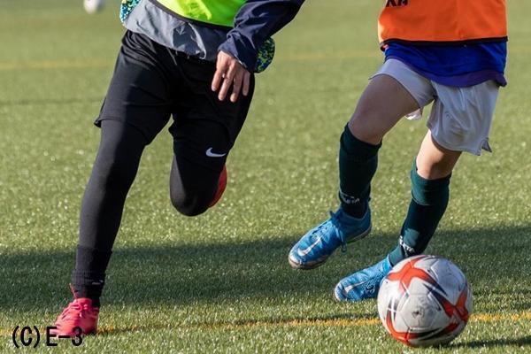 サイドバックの攻撃を活かす攻撃が特徴のチーム、小4に2トップと中盤のポジショニングを教えるのが難しい。どうすればいい？