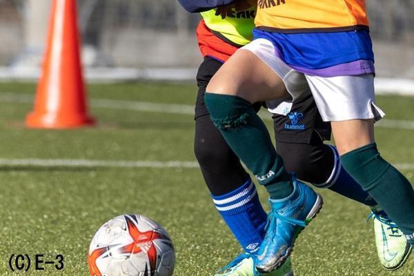 サイドバックの攻撃を活かす攻撃が特徴のチーム、小4に2トップと中盤のポジショニングを教えるのが難しい。どうすればいい？