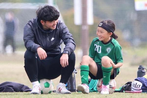 スポーツの特性やコーチの関わり方が子どもの自己肯定感や幸福度にどの程度影響するのか【サカイク調査結果】