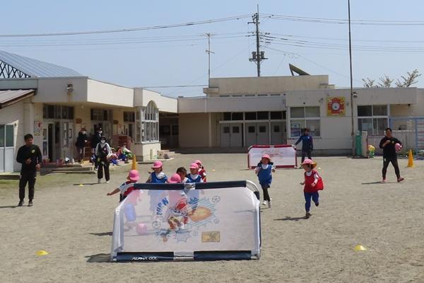 サッカーの楽しさを知ってもらい、サッカーファミリーを増やす　日本サッカー協会が行う巡回指導が目指すもの