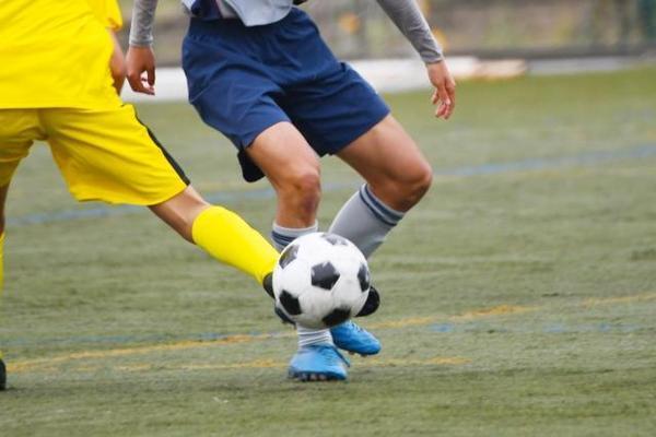 サッカー少年少女の保護者を悩ます「足のにおい問題」、サカイク読者が実践している対策を紹介