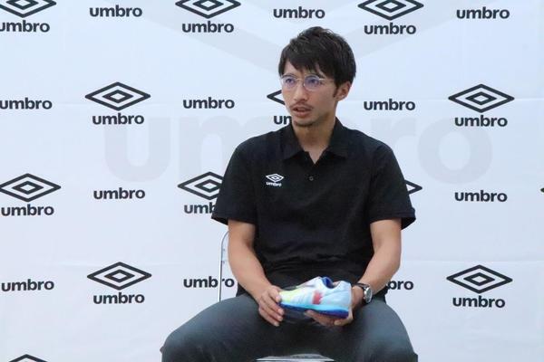 プロになった今も自分でシューズを磨くという柴崎岳選手が語る、スパイクのこだわりとキック制度を高める練習