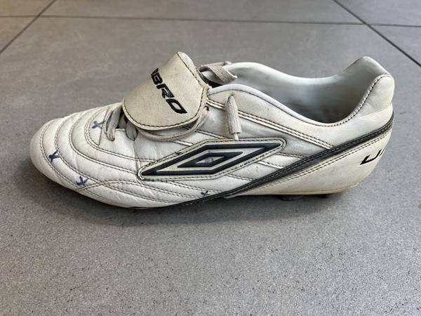 プロになった今も自分でシューズを磨くという柴崎岳選手が語る、スパイクのこだわりとキック制度を高める練習