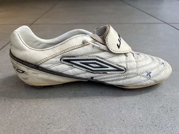 プロになった今も自分でシューズを磨くという柴崎岳選手が語る、スパイクのこだわりとキック制度を高める練習