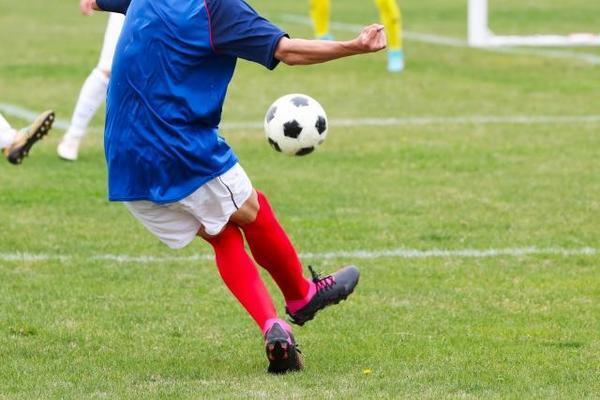 声が出せない子どもたちには具体的なワードを教えるのが良い？　それともサッカーの理解を深めるべき？　どうしたら声が出せるようになるか教えて