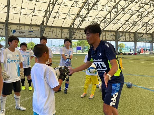 ゴール前での1対1、シュートをキャッチかセーブか、GKの判断ミスで失点しないための状況判断を身につける方法