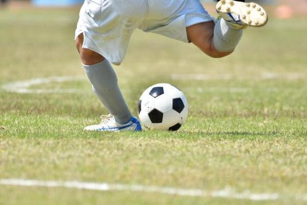 借金して息子のサッカー支える妻に夫から離婚話が......サッカークラブお金かかる問題