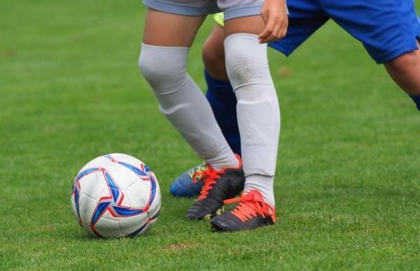 公式戦が始まるまでに「どんな時に何を見てプレーするか」を理解させたい、お団子サッカーから視野を広げる方法を教えて