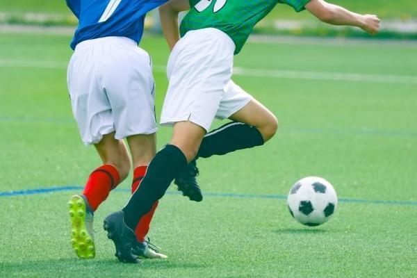 ずっと一人で練習してきたから足技は抜群に上手いがサッカー経験なし、今回チーム入団が決まったが、何から教えれば良いか教えて