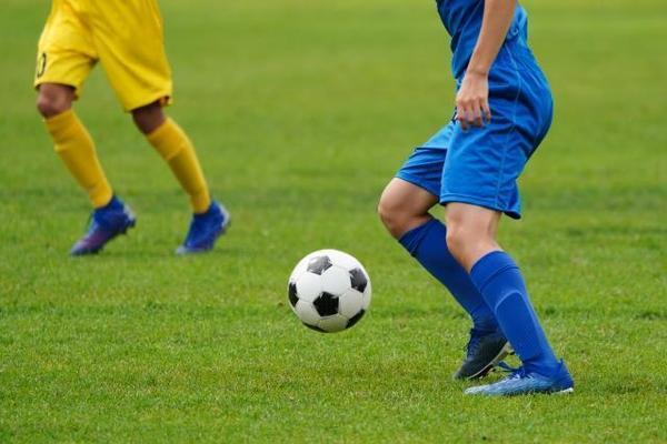 相手のラインを崩し、スペースを作って前に運ぶ動き　コンビネーションを理解させるにはどうしたらいい？