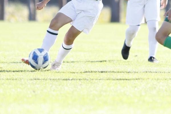 サッカー少年のママたちの大敵「人工芝」　先輩ママがやってる対策を紹介