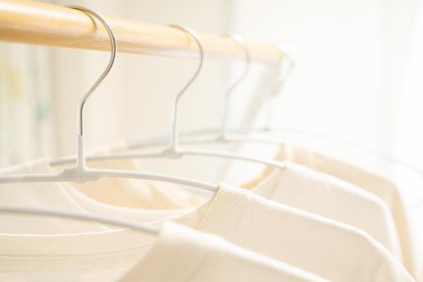 部屋干しのにおい対策は「干し方」ではなく「洗い方」！洗濯王子に聞いた、におわない洗濯のコツ