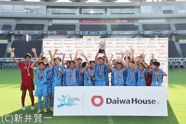 決勝前半で4得点！　強豪街クラブ、バディーサッカースクールが大会初優勝　ワールドチャレンジ最終日