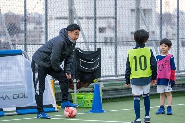 「褒める」も「叱る」も大事　サッカーで子どもを伸ばすために必要な「叱る」の定義や適切な声掛けは？　保護者の悩みに回答