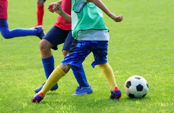 低学年あるある「パスをしない」を解消したい。どんなタイミングでパスを出せばいいか、気づかせる方法を教えて