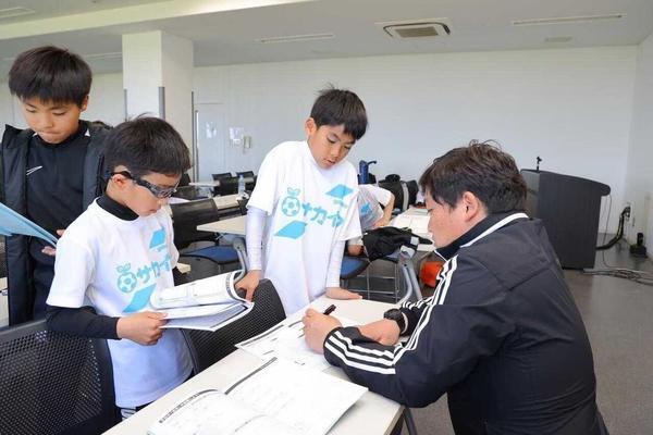 【キャンセル待ち受付中】2月15日開催　子どもの「考える力」を育てることでサッカー選手としても伸びる理由／サカイク保護者セミナー（無料）
