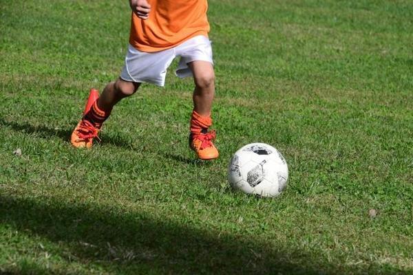 小学校入学と同時にサッカーを始める新一年生、未経験の子たちを指導するときは何 から教えればいい？