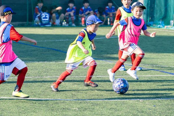 サッカーの技術・戦術だけでなく、人間としての成長を。　横浜F・マリノスのサッカースクールが掲げる育成に大事な「５アクション」とは