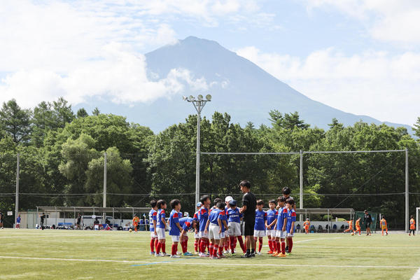 サッカーの技術・戦術だけでなく、人間としての成長を。　横浜F・マリノスのサッカースクールが掲げる育成に大事な「５アクション」とは