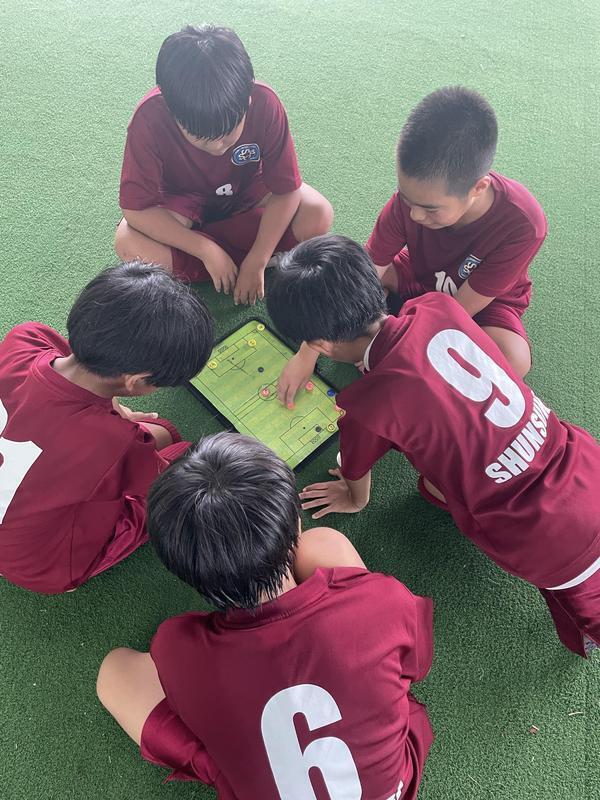 子どもの主体性に任せる指導は甘い？　厳しい指導を求める親も多い中、それでも楚辺SCが「サカイク10の心得」を実践する理由