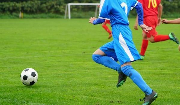 姿勢が良いと持っている力を100％出せる！　サッカー上達や集中力アップにもつながる「正しい姿勢」のメリット