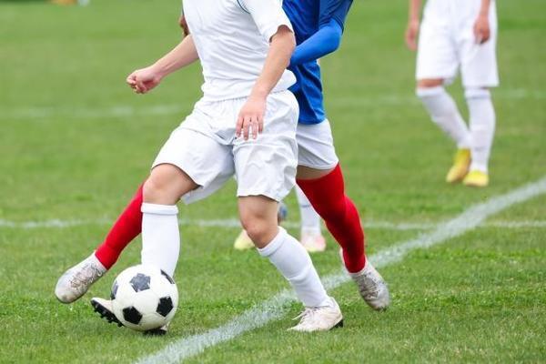 【実践編】タオル1本ですぐにできる！　勉強やサッカーのパフォーマンスが上がる「正しい姿勢」を身に着ける方法