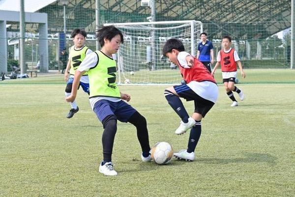 「一人ひとりが主体的に考え、成長する場所に」大豆戸FC 末本コーチ×サカイクキャンプ柏瀬コーチ対談