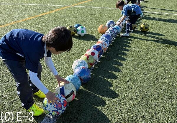 初めての宿泊サッカーキャンプでも安心。子どもが楽しく過ごし、自信をつけるために大切なサポートとは
