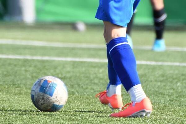 顔が上がっているだけで「認知」「判断」が出来てない。W杯優勝のスペインみたいに幼少期から指導する方法を教えて