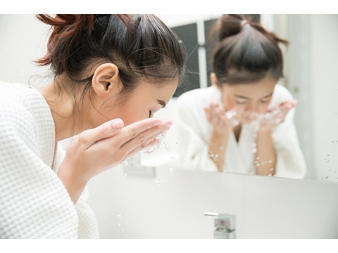 生理前に肌荒れがひどくなる原因と改善方法