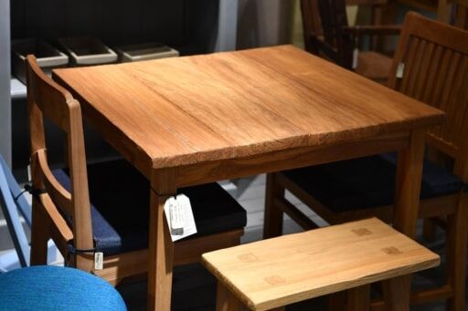 このダイニングテーブルの小さいサイズのものを上田さんは愛用中