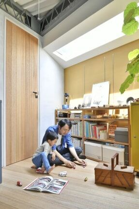 家好き芸人、アンガールズ・田中さんが建築家の自邸を突撃取材！【住まいの設計2018年9月号】