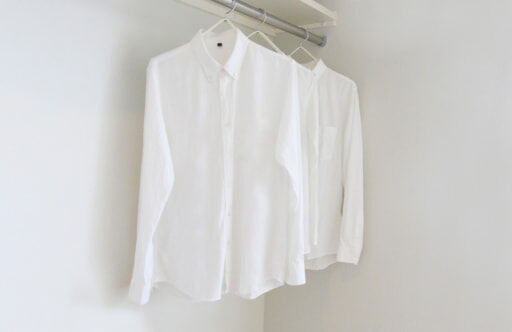 白いシャツ
