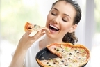 ピザ一切れ食べると体内はどうなる？4時間以内に起きている変化