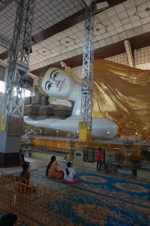 ミャンマー三大寺院の一つ、バゴーのシュエモードーパゴダ