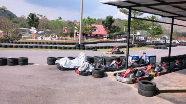 スリル満点ストレス解消！本格ゴーカートに乗ってみよう！