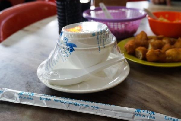 地元っ子のスタミナ飯！バクテー人気店「新峰肉骨茶」