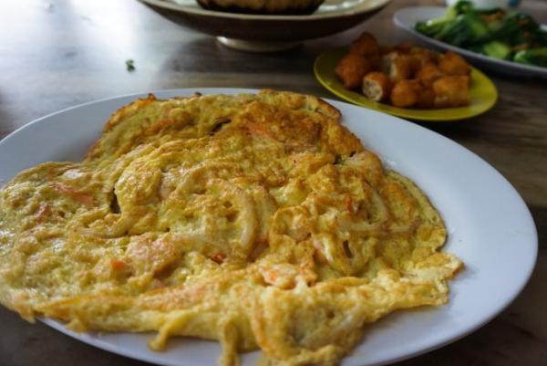 地元っ子のスタミナ飯！バクテー人気店「新峰肉骨茶」